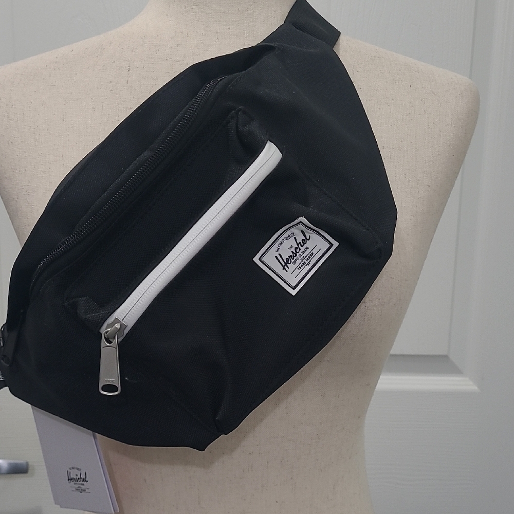 Herschel Supply Company Seventeen Black Belt Bag 3.5 L